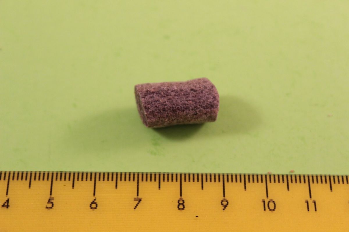 trainingshappen_wild_hase_reis_glutenfrei einzeln mit Lineal auf grünem Hintergrund